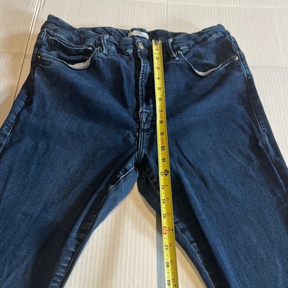 Good American skinny Blue Jeans stretch fabric multiple pockets and zipper - Picture 3 of 9